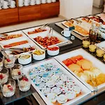 Grand Ascot Hotel 4*