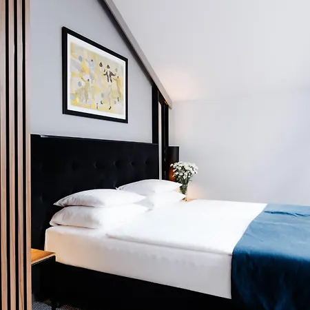Grand Ascot Hotel