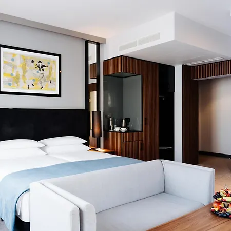Grand Ascot Hotel