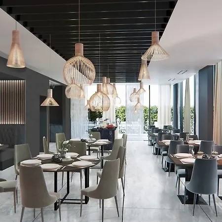 Отель Grand Ascot 4*
