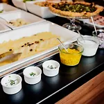 Grand Ascot Hotel